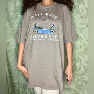 NWT Beige Tulane University Christmas T-Shirt